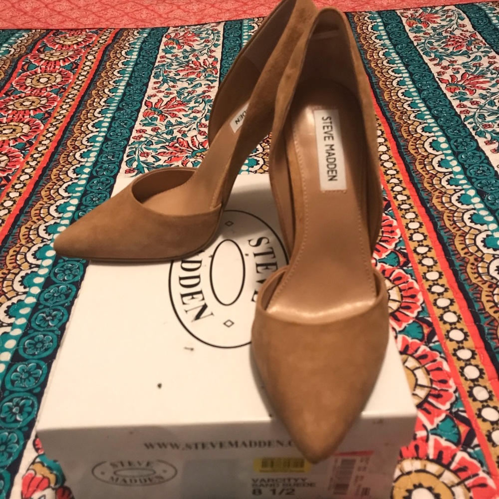 Pointed toe heels